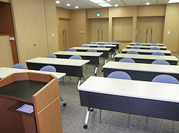 小会議室(収容人数24名 2名掛け)画像1