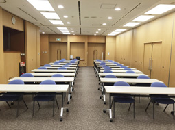 中会議室B(収容人数40名 2名掛け)画像1