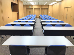中会議室B(収容人数60名 3名掛け)画像1